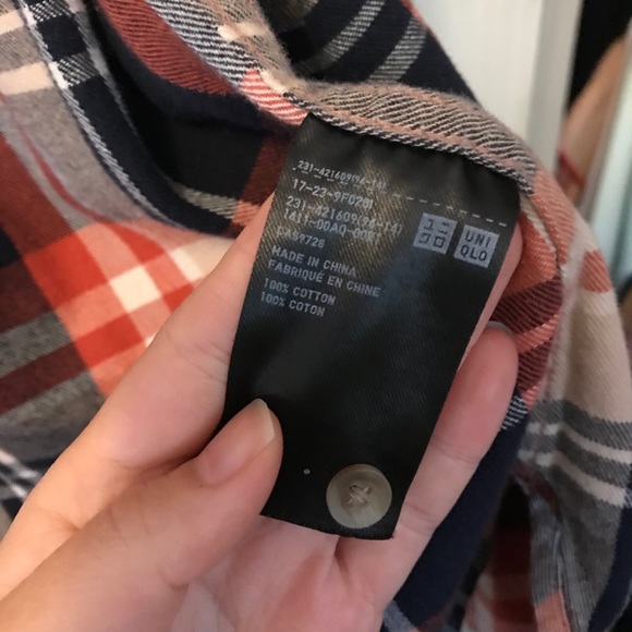 UNIQLO Flannel button up - Picture 2 of 2
